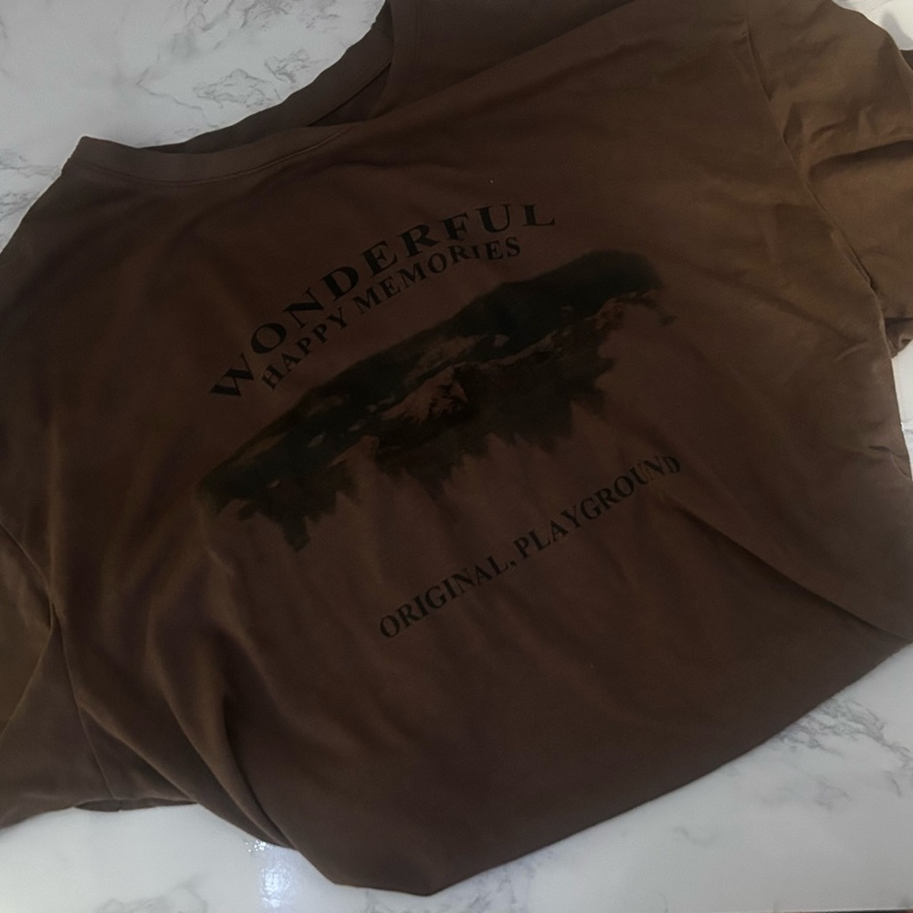 brown graphic tee